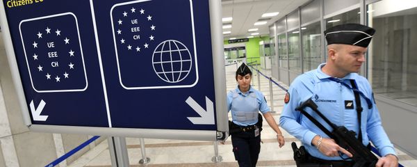 French Gendarmes patrol the airport of Montpellier, southern France, on November 20, 2015 French Gendarmes patrol the airport of Montpellier, southern France, on November 20, 2015 - Sputnik International