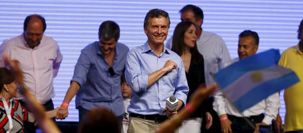 Mauricio Macri, presidential candidate of the Cambiemos (Let's Change) coalition, gestures to his supporters after the presidential election in Buenos Aires, Argentina, November 22, 2015 Mauricio Macri, presidential candidate of the Cambiemos (Let's Change) coalition, gestures to his supporters after the presidential election in Buenos Aires, Argentina, November 22, 2015 - Sputnik International