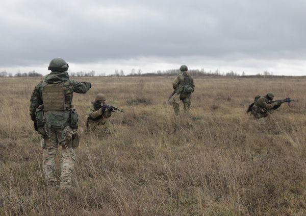 (File) US special forces instructor, left, trains Ukrainian soldiers at the military training ground in Ukraine's Khmelnitsk region Saturday, Nov. 21, 2015 (File) US special forces instructor, left, trains Ukrainian soldiers at the military training ground in Ukraine's Khmelnitsk region Saturday, Nov. 21, 2015 - Sputnik International