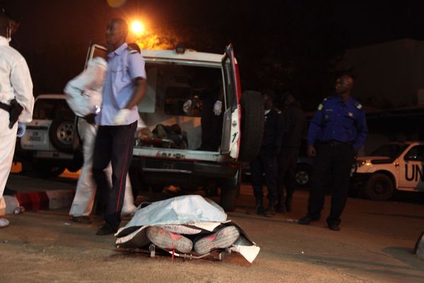 The body of a victim in front of the Radisson Blu hotel after an attack by gunmen on the hotel in Bamako, Mali, Friday, Nov. 20, 2015 The body of a victim in front of the Radisson Blu hotel after an attack by gunmen on the hotel in Bamako, Mali, Friday, Nov. 20, 2015 - Sputnik International