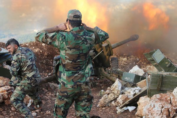 In this photo taken on Saturday, Oct. 10, 2015, Syrian army personnel fire a cannon in Latakia province, about 12 miles from the border with Turkey in Syria - Sputnik International