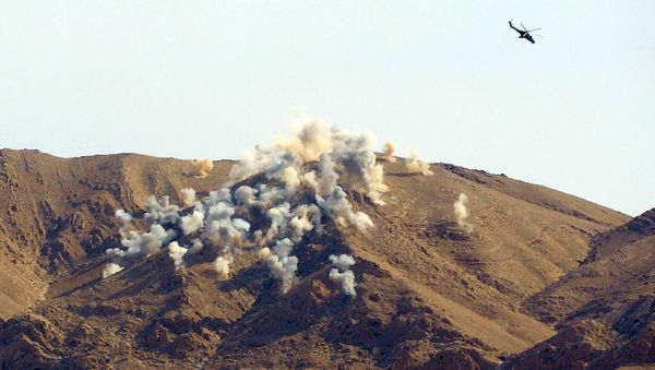 Russian helicopters Mi-24p airstrike the terrorists' positions 20 km outside Palmyra - Sputnik International