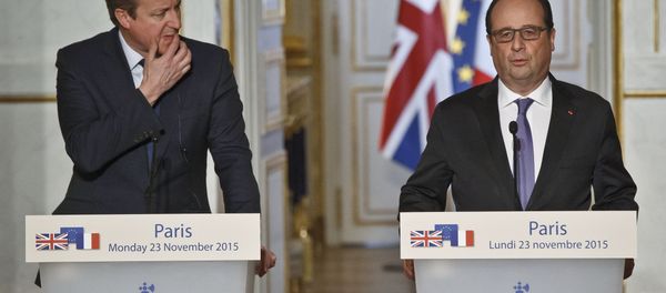 Britain's Prime Minister David Cameron, left, and France's President Francois Hollande issue a joint statement to the media at the Elysee Palace in Paris, Monday, Nov. 23, 2015. Britain's Prime Minister David Cameron, left, and France's President Francois Hollande issue a joint statement to the media at the Elysee Palace in Paris, Monday, Nov. 23, 2015. - Sputnik International