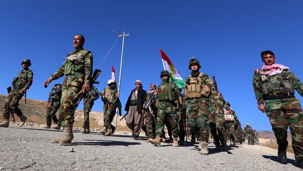 Iraqi autonomous Kurdish region's peshmerga forces and fighters from the Yazidi minority, a local Kurdish-speaking community which the Islamic State (IS) group had brutally targeted in the area, enter the northern Iraqi town of Sinjar, in the Nineveh Province, on November 13, 2015 - Sputnik International
