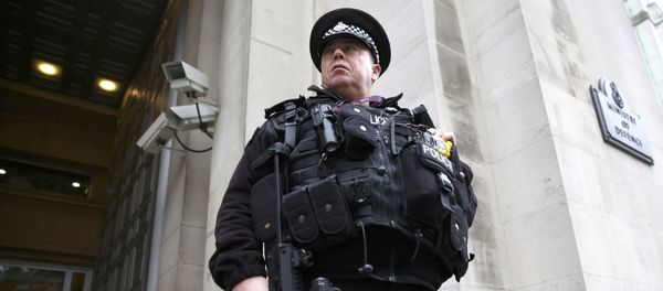 An armed police officer stands guard outside of the Ministry of Defence in London, Britain November 18, 2015 An armed police officer stands guard outside of the Ministry of Defence in London, Britain November 18, 2015 - Sputnik International