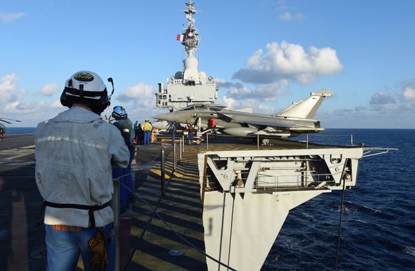 Gallic Might: Charles de Gaulle Aircraft Carrier Deployed Against ISIL - Sputnik International