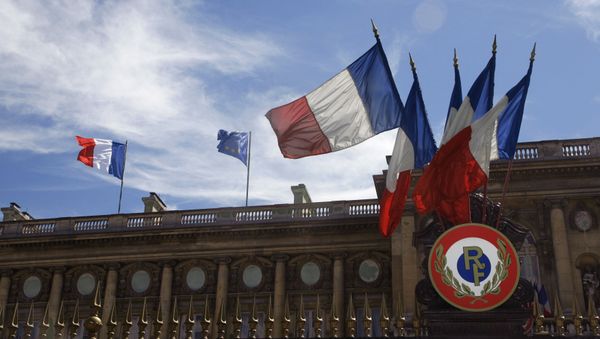 Picture shows French flags and the European flag hauled up, 13 July 2007 on the Foreign affairs minister building in Paris Picture shows French flags and the European flag hauled up, 13 July 2007 on the Foreign affairs minister building in Paris - Sputnik International