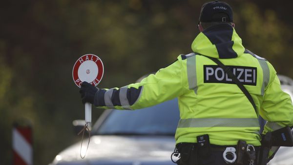 German police conducts a control at the German-Belgian border in Aachen, Germany, to check vehicles and verify the identity of travellers November 23, 2015 as security measures increased after recent deadly attacks in Paris - Sputnik International