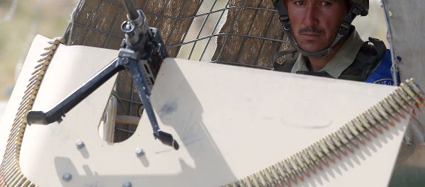 A soldiers looks on while Afghan security forces take part in an exercise in Kabul Garrison compound, in Kabul, Afghanistan, Wednesday, Oct. 7, 2015. A soldiers looks on while Afghan security forces take part in an exercise in Kabul Garrison compound, in Kabul, Afghanistan, Wednesday, Oct. 7, 2015. - Sputnik International