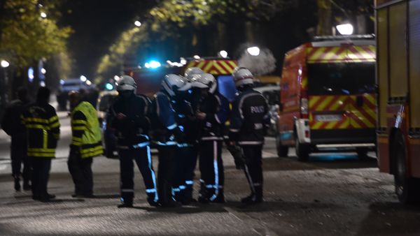 Police cordon off the area close to where armed men have taken hostages in the northern French town of Roubaix, on November 24, 2015. Police cordon off the area close to where armed men have taken hostages in the northern French town of Roubaix, on November 24, 2015. - Sputnik International