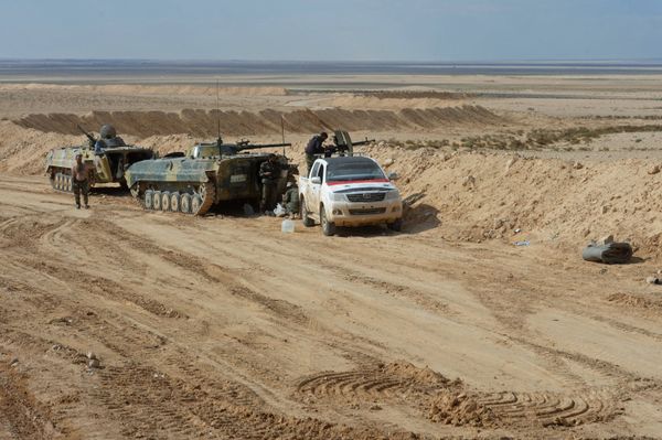 Syrian Arab Army soldiers on combat position near the city of Palmyra - Sputnik International