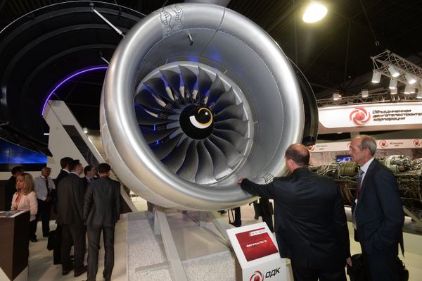 Visitors at the PD-14 aircraft engine displayed by the United Engine Corporation at the MAKS-2015 air show in Zhukovsky in the Moscow Region Visitors at the PD-14 aircraft engine displayed by the United Engine Corporation at the MAKS-2015 air show in Zhukovsky in the Moscow Region - Sputnik International