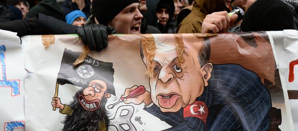 Several hundred people assembled on Wednesday in front of the Turkish Embassy in Moscow to protest Ankara's downing of a Russian warplane. Read more: http://sputniknews.com/photo/20151125/1030731750/moscow-turkish-e Several hundred people assembled on Wednesday in front of the Turkish Embassy in Moscow to protest Ankara's downing of a Russian warplane. Read more: http://sputniknews.com/photo/20151125/1030731750/moscow-turkish-e - Sputnik International