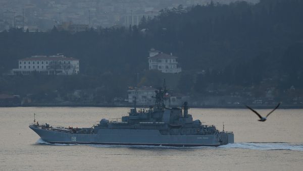 The Russian Navy's large landing ship Caesar Kunikov sets sail in the Bosphorus towards the Black Sea, in Istanbul, Turkey, November 25, 2015 - Sputnik International