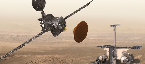 Artist’s impression of the Trace Gas Orbiter (TGO, top left) and the entry, descent and landing demonstrator module, Schiaparelli (middle), and the ExoMars rover (bottom right) - Sputnik International