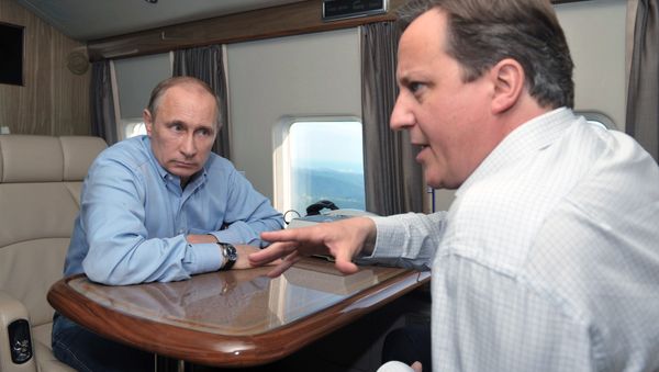 Britain's Prime Minister David Cameron (R) and Russian President Vladimir Putin on May 10, 2013. - Sputnik International