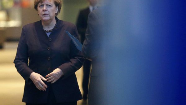 German Chancellor Angela Merkel waits to welcome Vietnam's President Truong Tan Sang at the Chancellery in Berlin, Germany, November 25, 2015. - Sputnik International