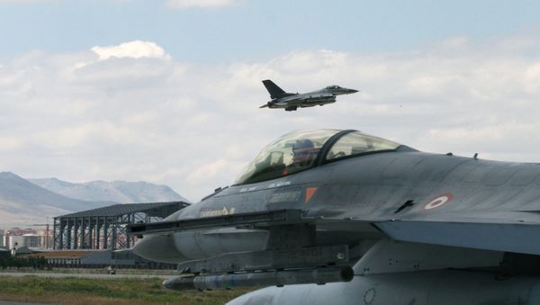 A Turkish F-16 prepares to taxi while another one takes off at 3rd Main Jet Air Base A Turkish F-16 prepares to taxi while another one takes off at 3rd Main Jet Air Base - Sputnik International