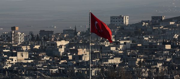 A view of the devastated Syrian city of Ain al-Arab, also known as Kobani, seen from border town of Suruc, Turkey. - Sputnik International