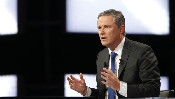 Gaullist candidate for the 2012 French presidential election, Nicolas Dupont-Aignan takes part in the TV broadcast show Des paroles et des actes on a French TV channel. (File) - Sputnik International