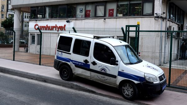 A police car stationed outside the headquarters of Cumhuriyet in Istanbul A police car stationed outside the headquarters of Cumhuriyet in Istanbul - Sputnik International