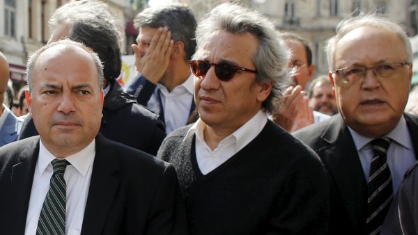 Can Dundar, editor-in-chief of the Cumhuriyet newspaper (C), is seen during a press freedom march in central Istanbul, Turkey, October 3, 2015 - Sputnik International