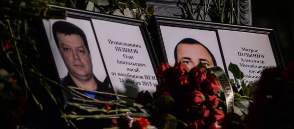 Portraits of lieutenant colonel Oleg Peshkov and mariner Alexander Pozynich, who were killed in Syria - Sputnik International