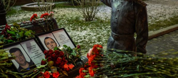 Portraits of lieutenant colonel Oleg Peshkov and mariner Alexander Pozynich, who were killed in Syria - Sputnik International