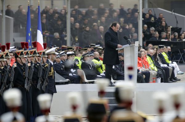 French President Francois Hollande delivers his speech during a ceremony to honor the 130 victims killed in the Nov. 13 attacks, in the courtyard of the Invalides in Paris, Friday, Nov. 27, 2015. - Sputnik International