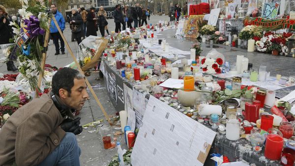 A man reads messages at the Place de la Republique in Paris, Friday, Nov. 27, 2015. A subdued France paid homage Friday to those killed two weeks ago in the attacks that gripped Paris in fear and mourning, honoring each of the 130 dead by name as the president pledged to “destroy the army of fanatics” who claimed so many young lives. A man reads messages at the Place de la Republique in Paris, Friday, Nov. 27, 2015. A subdued France paid homage Friday to those killed two weeks ago in the attacks that gripped Paris in fear and mourning, honoring each of the 130 dead by name as the president pledged to “destroy the army of fanatics” who claimed so many young lives. - Sputnik International