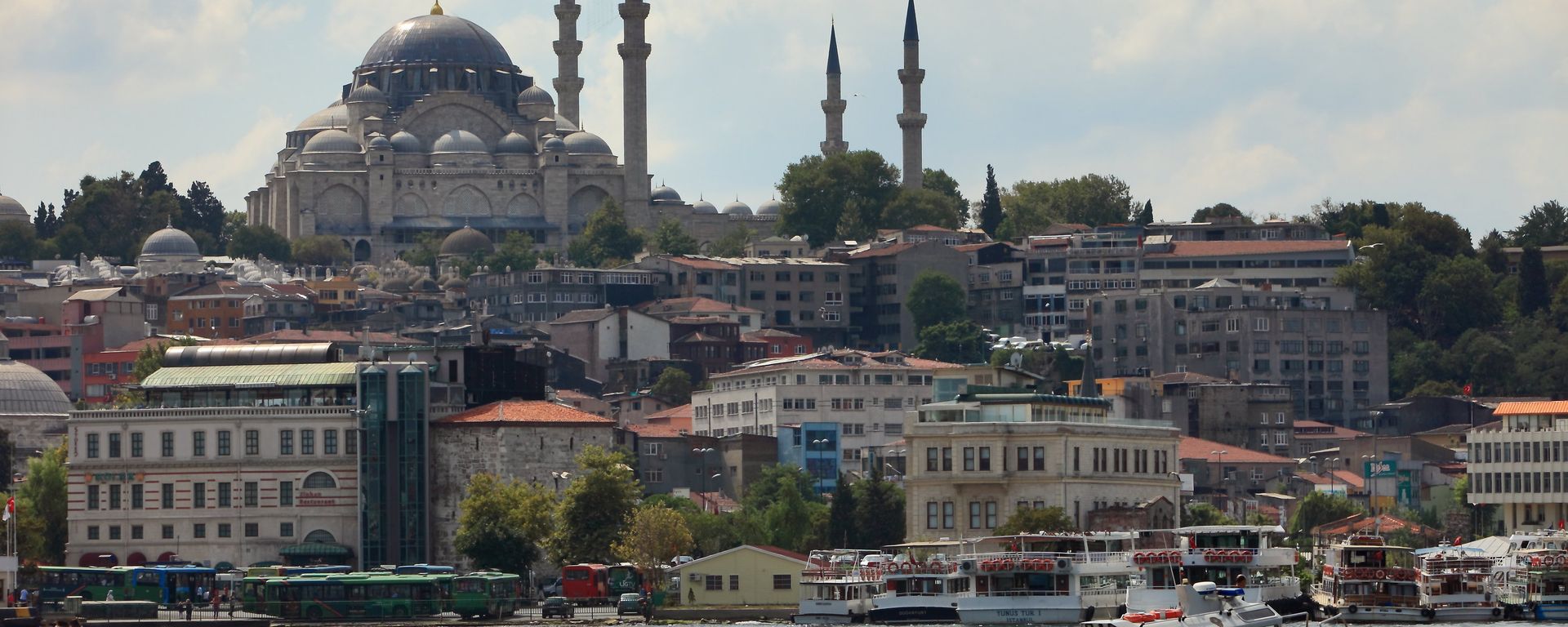 View of the Blue Mosque across the Bosphorus, Istanbul View of the Blue Mosque across the Bosphorus, Istanbul - Sputnik International, 1920, 06.12.2015