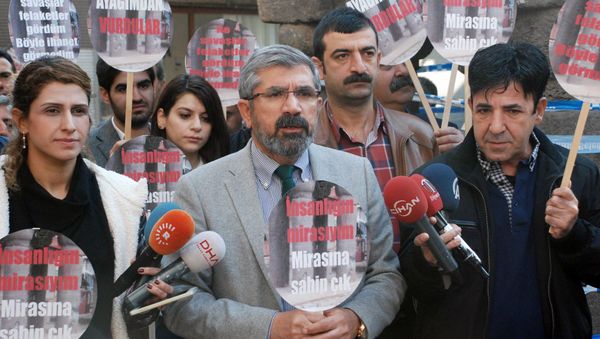 Tahir Elci, the head of Diyarbakir Bar Association, speaks to the media shortly before being killed in Diyarbakir, Turkey - Sputnik International