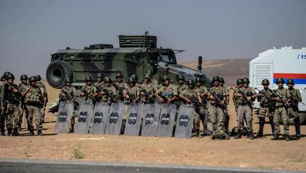 Turkish soldiers stand guar near the Turkey-Syrian border post in Sanliurfa Turkish soldiers stand guar near the Turkey-Syrian border post in Sanliurfa - Sputnik International