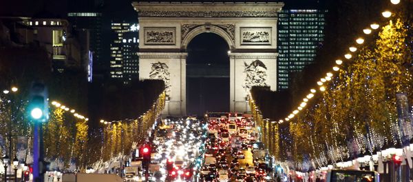 Christmas holiday lights hang from trees to illuminate Champs Elysees avenue in Paris as rush hour traffic fills the avenue leading up to the Arc de Triomphe, France, November 19, 2015 Christmas holiday lights hang from trees to illuminate Champs Elysees avenue in Paris as rush hour traffic fills the avenue leading up to the Arc de Triomphe, France, November 19, 2015 - Sputnik International