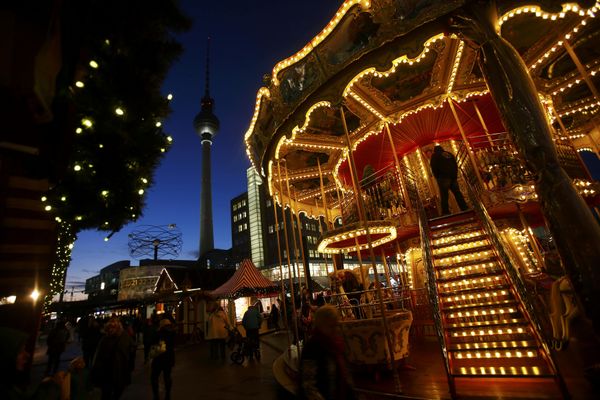 World Waiting for Christmas Miracles World Waiting for Christmas Miracles - Sputnik International
