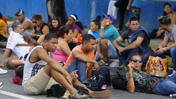 Cubans interrupt traffic sitting on a portion of Fifth Avenue near Ecuador's embassy to express discontent with a new visa rule that now requires Cubans have a visa to visit the South American country, in Havana, Cuba, Saturday, Nov. 28, 2015 Cubans interrupt traffic sitting on a portion of Fifth Avenue near Ecuador's embassy to express discontent with a new visa rule that now requires Cubans have a visa to visit the South American country, in Havana, Cuba, Saturday, Nov. 28, 2015 - Sputnik International