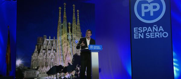 Spanish Prime Minister Mariano Rajoy (C) speaks during the presentation of the Popular Party (PP) candidates for the upcoming December 20 general election, in Barcelona on November 9, 2015 - Sputnik International