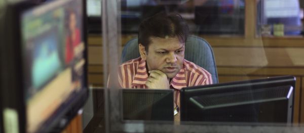 An Indian stockbroker looks at a trading terminal at a stock brokerage in Mumbai, India, Thursday, Aug. 22, 2013 An Indian stockbroker looks at a trading terminal at a stock brokerage in Mumbai, India, Thursday, Aug. 22, 2013 - Sputnik International