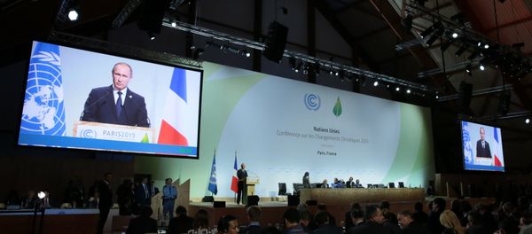 Russian President Vladimir Putin speaking at the 2015 Paris Climate Conference Russian President Vladimir Putin speaking at the 2015 Paris Climate Conference - Sputnik International