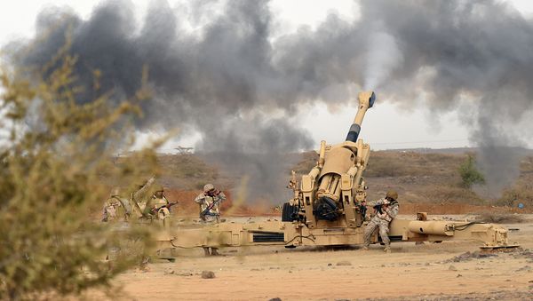 Saudi army artillery fire shells towards Yemen from a post close to the Saudi-Yemeni border, in southwestern Saudi Arabia, on April 13, 2015 Saudi army artillery fire shells towards Yemen from a post close to the Saudi-Yemeni border, in southwestern Saudi Arabia, on April 13, 2015 - Sputnik International