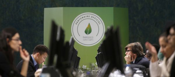 Participants are seen at a digital working space during the World Climate Change Conference 2015 (COP21) at Le Bourget, near Paris, France, December 1, 2015 - Sputnik International