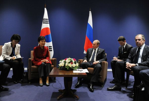 Saving the Earth: Putin Meets World Leaders at Paris Climate Conference - Sputnik International