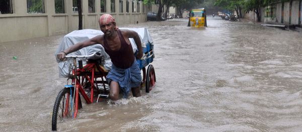 An Indian labourer pushes his cycle trishaw through floodwaters in Chennai on December 1, 2015, during a downpour of heavy rain in the southern Indian city An Indian labourer pushes his cycle trishaw through floodwaters in Chennai on December 1, 2015, during a downpour of heavy rain in the southern Indian city - Sputnik International