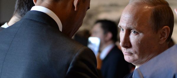 Russian President Vladimir Putin (R) speaks with US President Barack Obama (L) before the Asia-Pacific Economic Cooperation (APEC) Summit plenary session at the International Convention Center in Beijing on November 11, 2014 - Sputnik International
