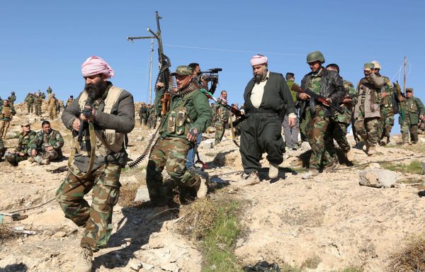 Members of the Kurdish peshmerga forces gather in the town of Sinjar, Iraq. File photo  - Sputnik International