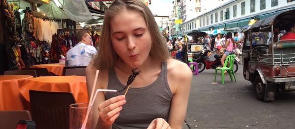 Eating 10 Scorpions Eating 10 Scorpions - Sputnik International