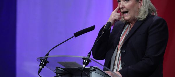 French far-right party leader Marine Le Pen gestures during a meeting in Lille, northern France, Monday, Nov. 30, 2015. French far-right party leader Marine Le Pen gestures during a meeting in Lille, northern France, Monday, Nov. 30, 2015. - Sputnik International