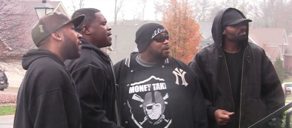 BROTHERS BRING THE HOOD TO THE 'BURBS AT CHRISTMAS - PRANK! BROTHERS BRING THE HOOD TO THE 'BURBS AT CHRISTMAS - PRANK! - Sputnik International