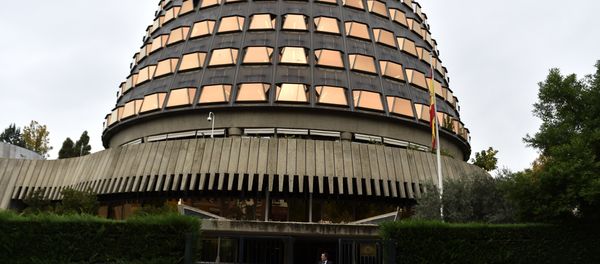 A man stands at the entrance of the Spanish Constitutional court in Madrid on November 4, 2015 A man stands at the entrance of the Spanish Constitutional court in Madrid on November 4, 2015 - Sputnik International