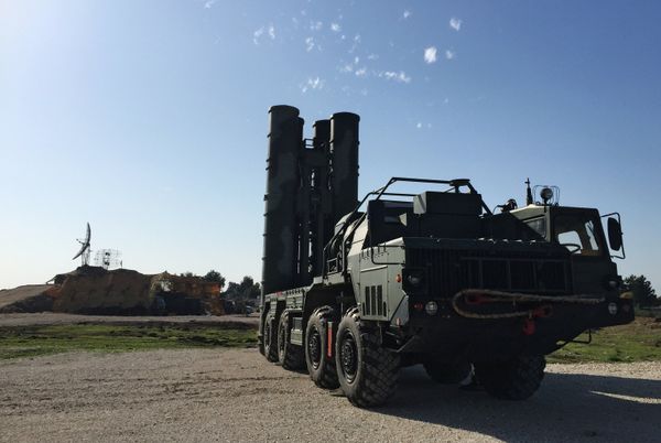 Russia deploys S-400 air defence missile system in Syria - Sputnik International